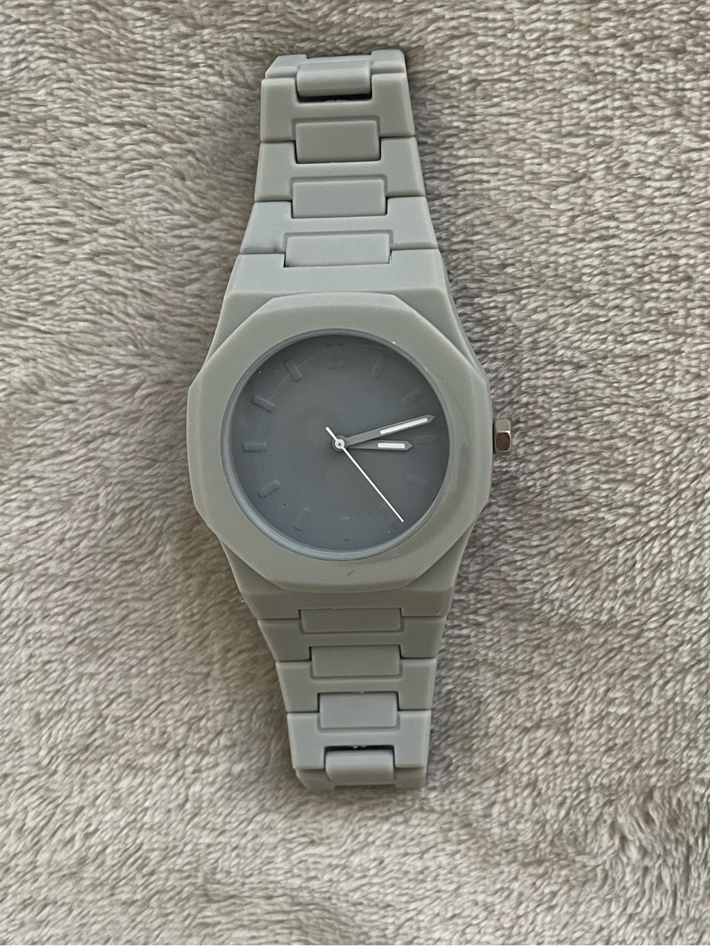 Men's Minimal Grey Silicone Watch – Modern Everyday Design